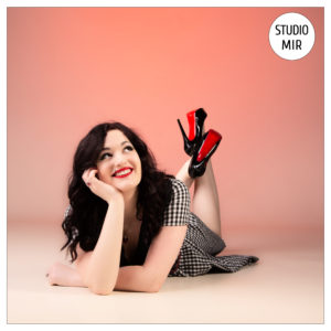 portrait pin up