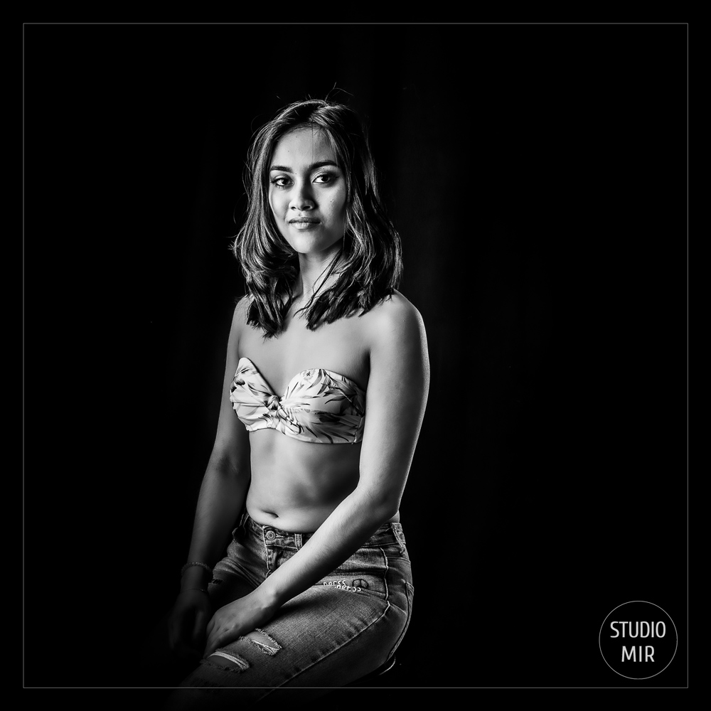 Photographe professionnel : shooting Boudoir Noir et Blanc à Saint Maur des Fossés