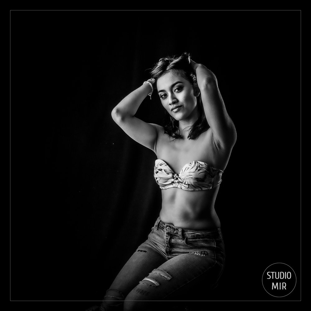 Photographe professionnel : shooting Boudoir Noir et Blanc à Saint Maur des Fossés