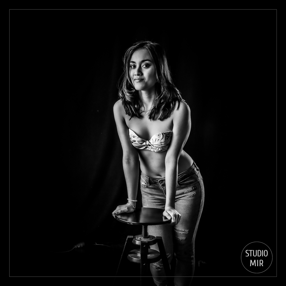 Photographe professionnel : shooting Boudoir Noir et Blanc à Saint Maur des Fossés