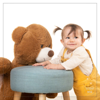 Portrait petite fille en studio photo professionnel à Saint Maur des fossés