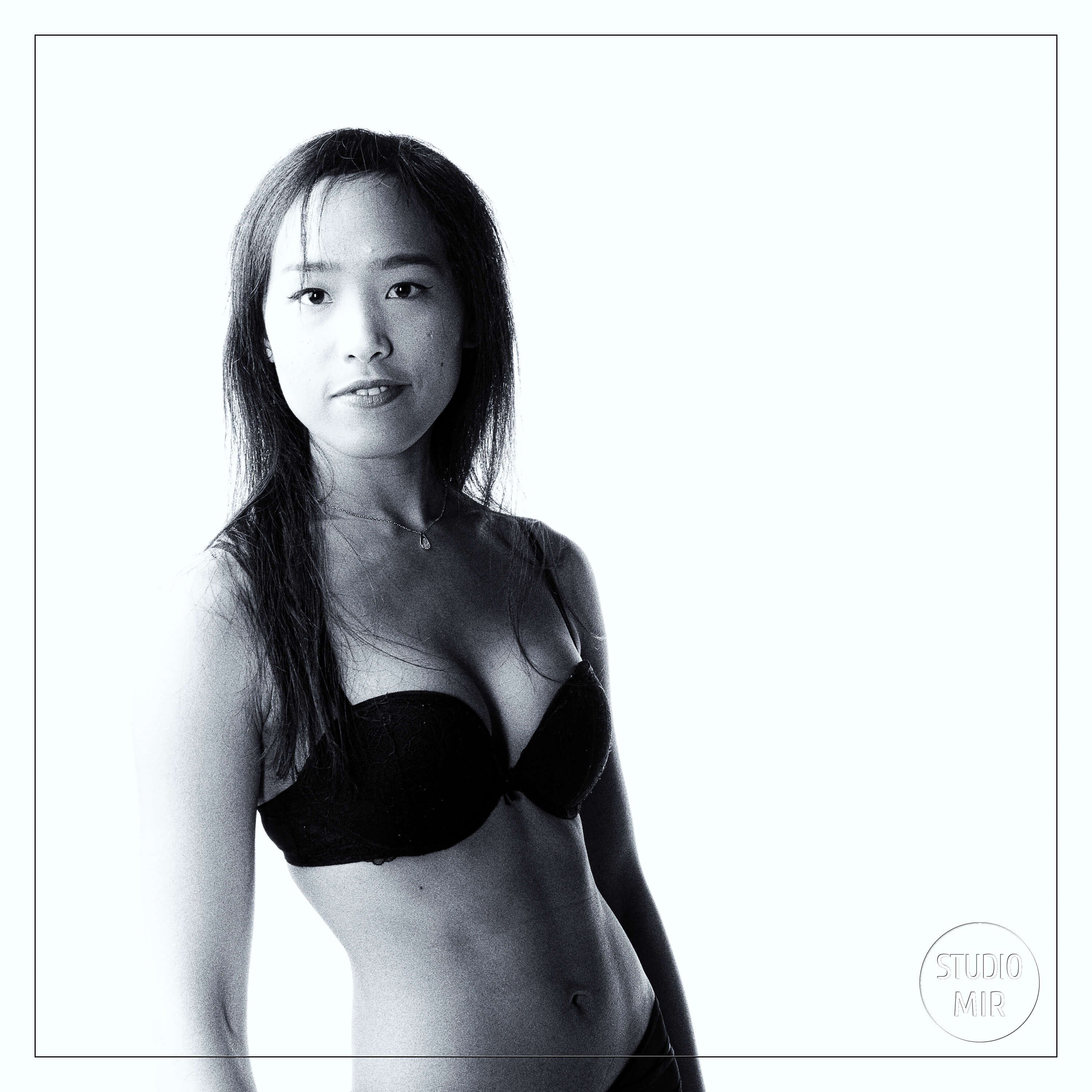 Photographe Boudoir : Shooting en lingerie en studio photo dans le Val de marne
