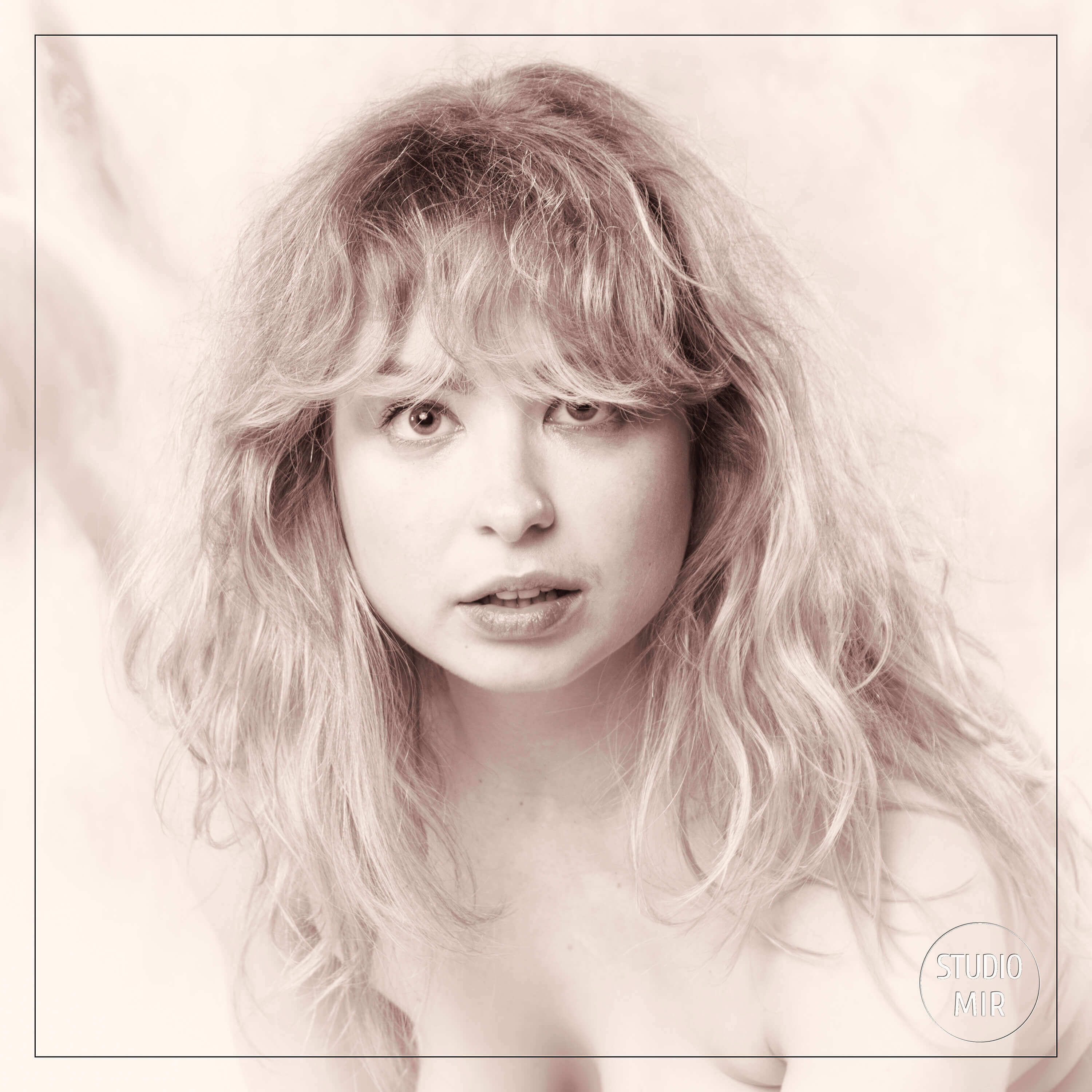 Photographe Boudoir : Shooting modèle façon dessin en Ile-de-France