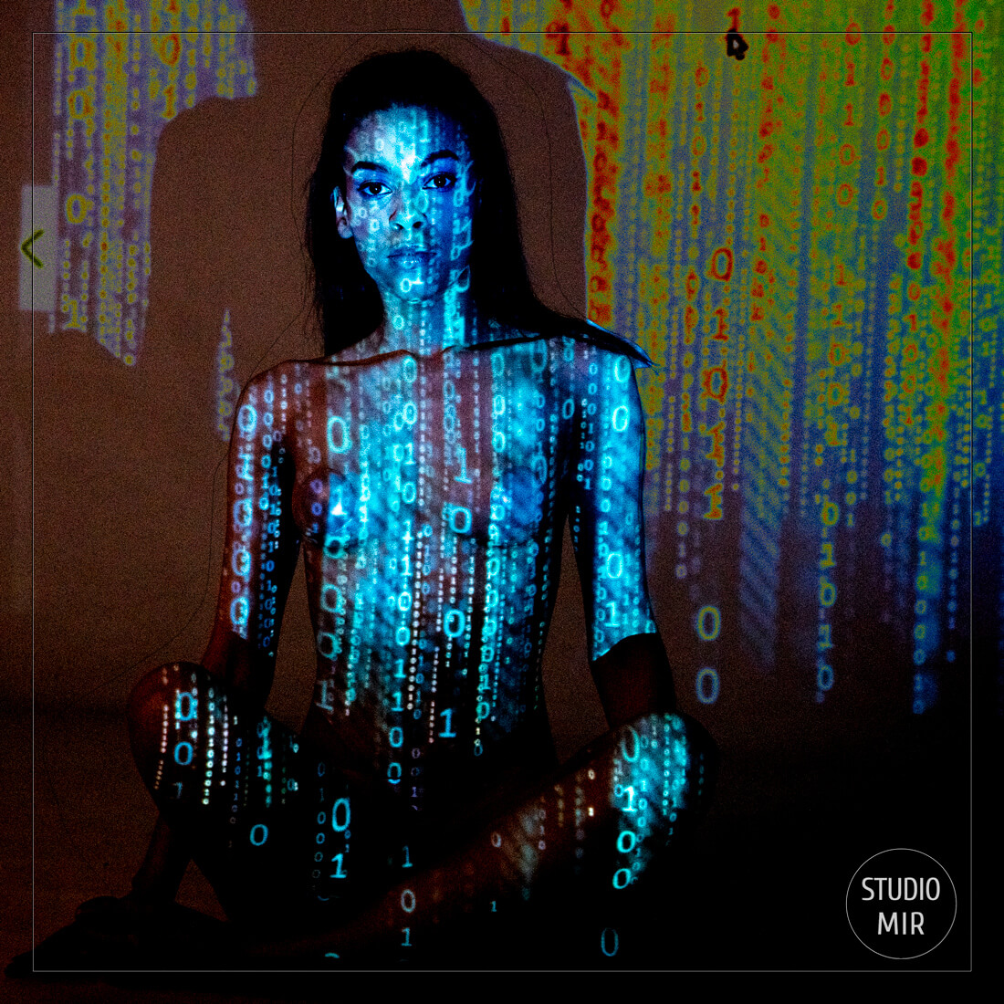 Séance photo Boudoir : projection de lumière sur modèle en studio dans le Val de Marne