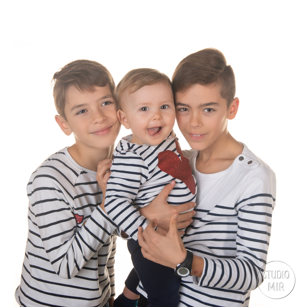 Séance photo en famille en studio photo professionnel à Saint-Maur-des-Fossés