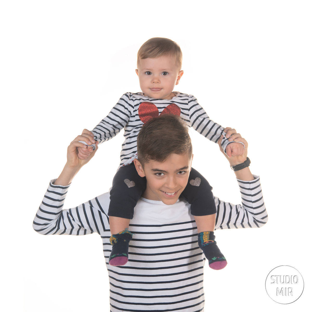 Séance photo en famille en studio photo professionnel à Saint-Maur-des-Fossés
