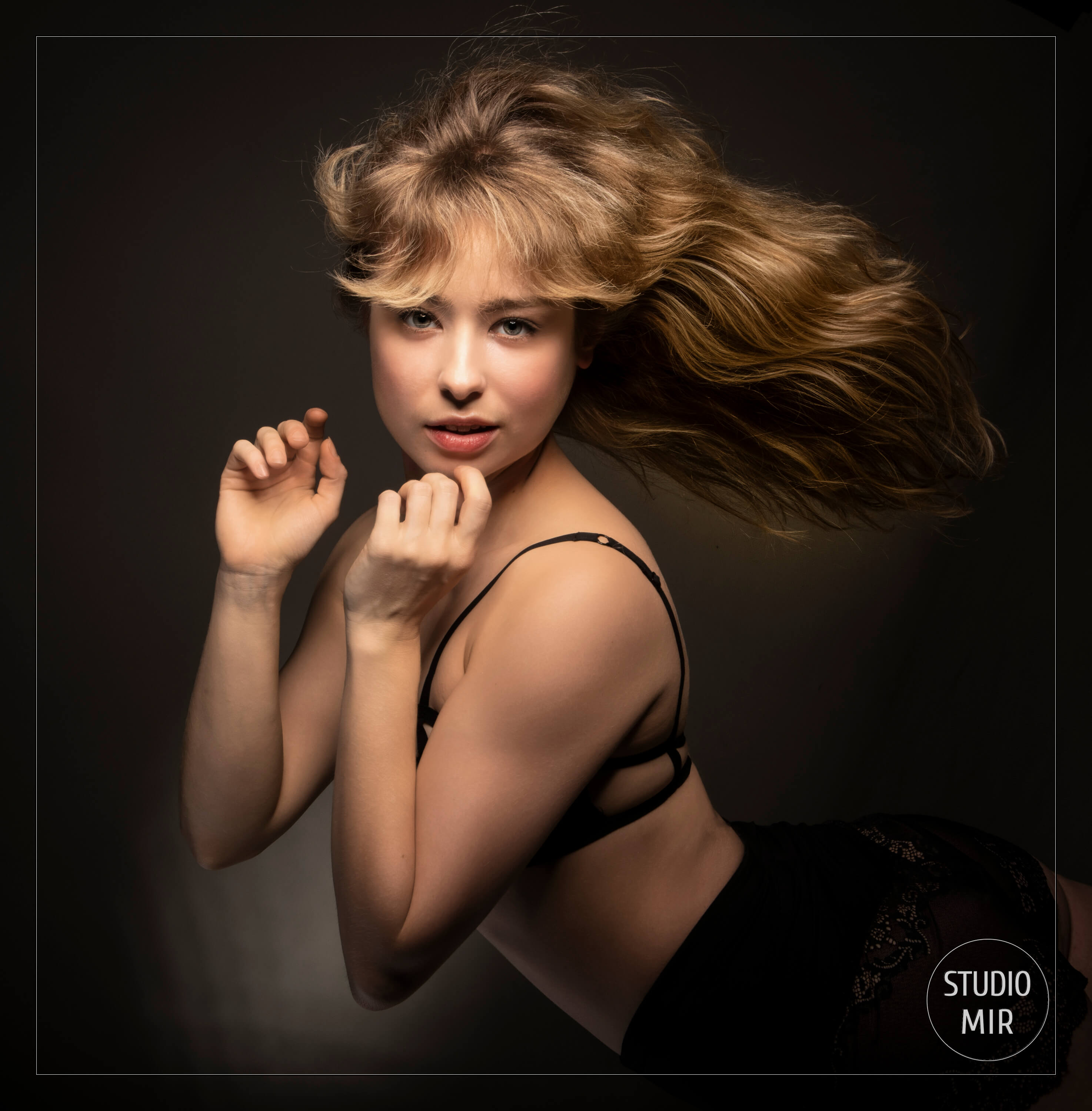 Photographe Boudoir : séance photo glamour en sous-vêtements en Ile-De-France