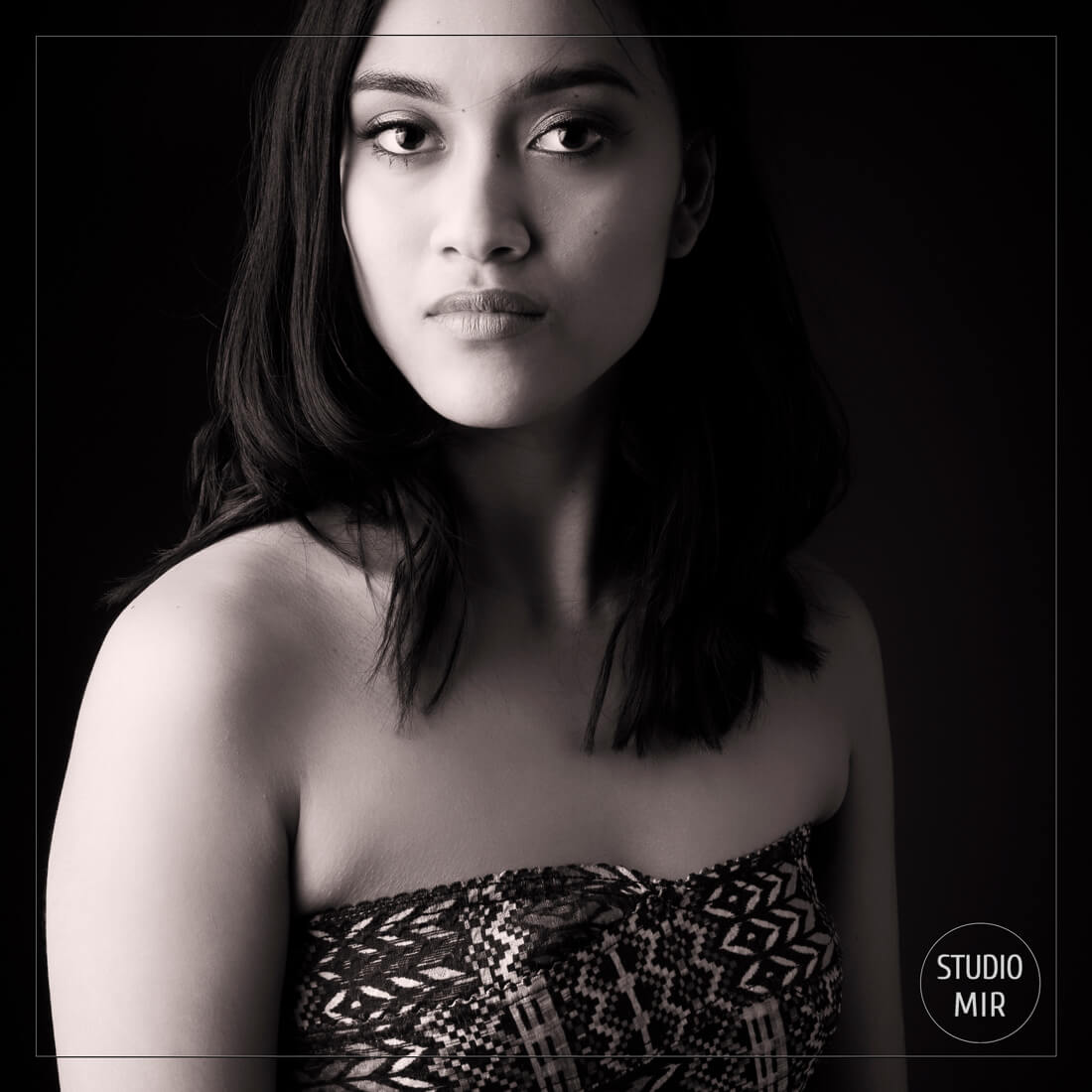 Photographe modèle : shooting photo en noir et blanc dans le Val de Marne