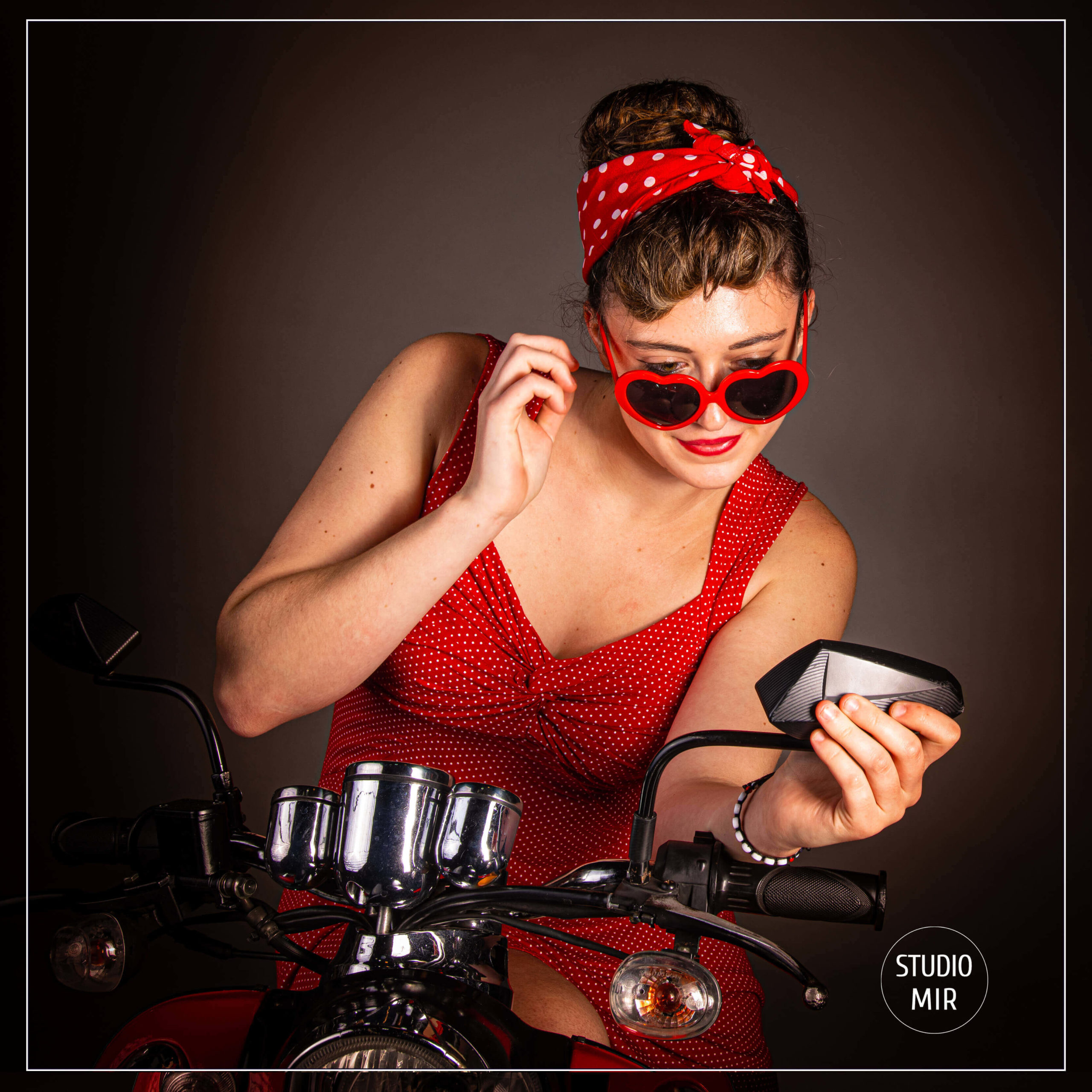 Photographe Pin up et vespa en Ile-de-France