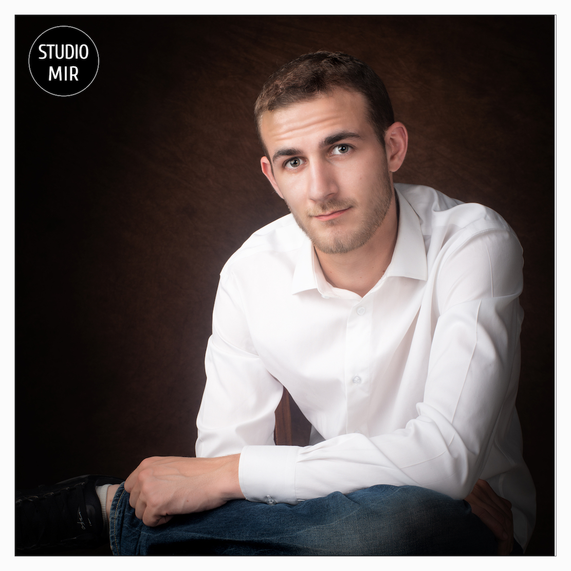 Séance photo professionnelle en studio pour agrémenter votre CV dans le Val de Marne