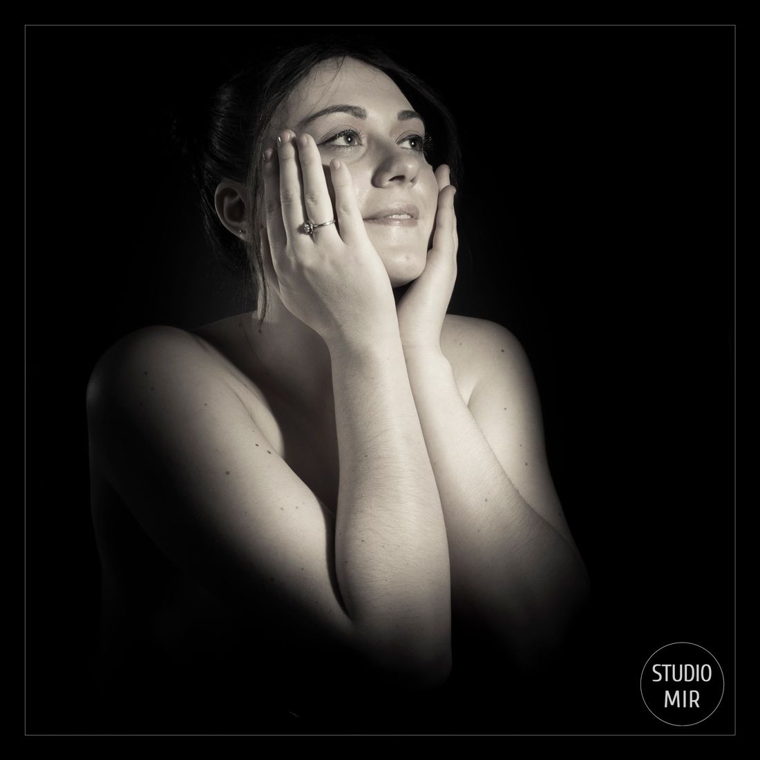 Photographe Boudoir cinéma en noir et blanc dans le Val de Marne