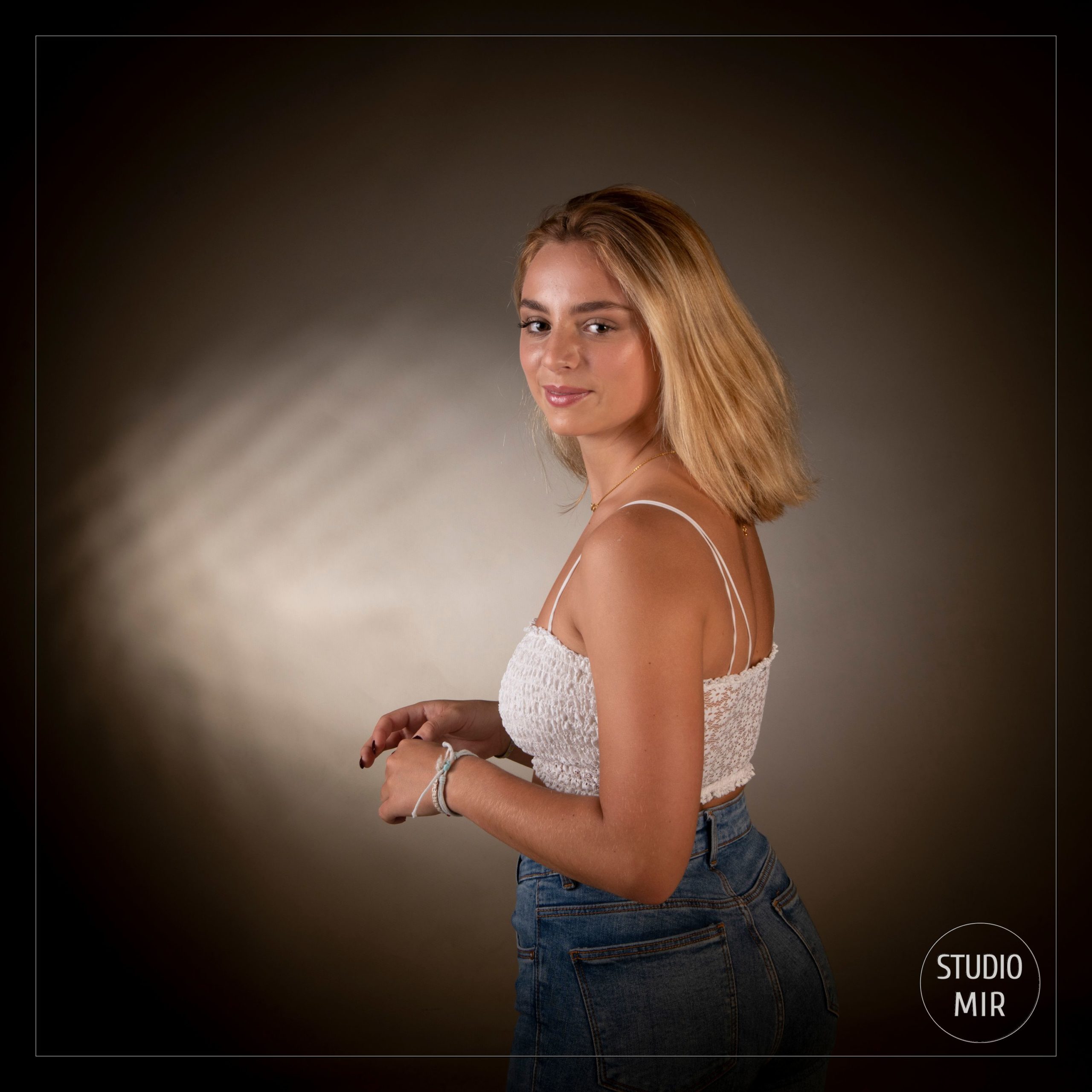 Idée cadeau 18 ans : une séance photo modèle en studio près de l’Essonne à Saint Maur des Fossés