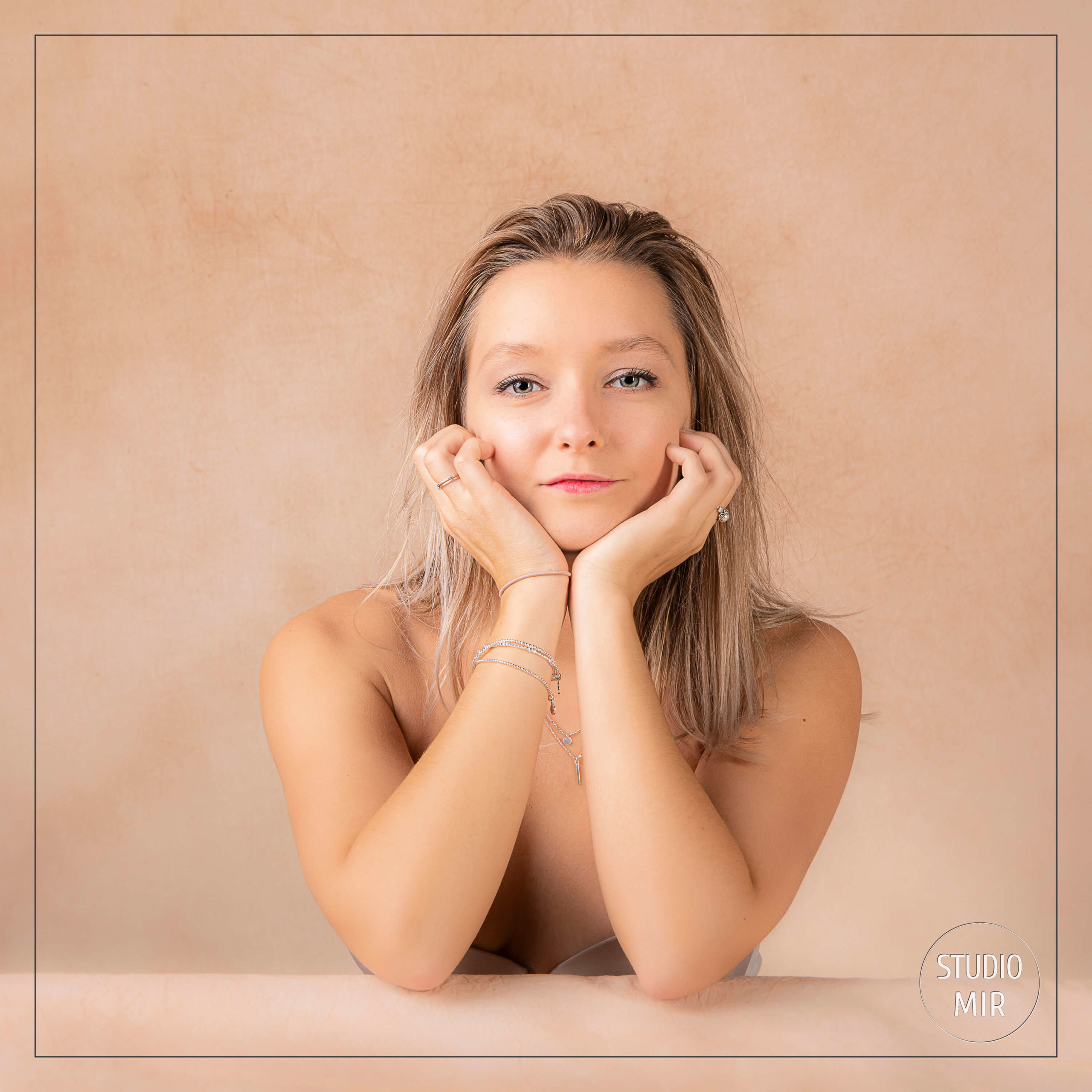 Idée cadeau de Noël : un shooting Boudoir en studio photo dans le Val de Marne