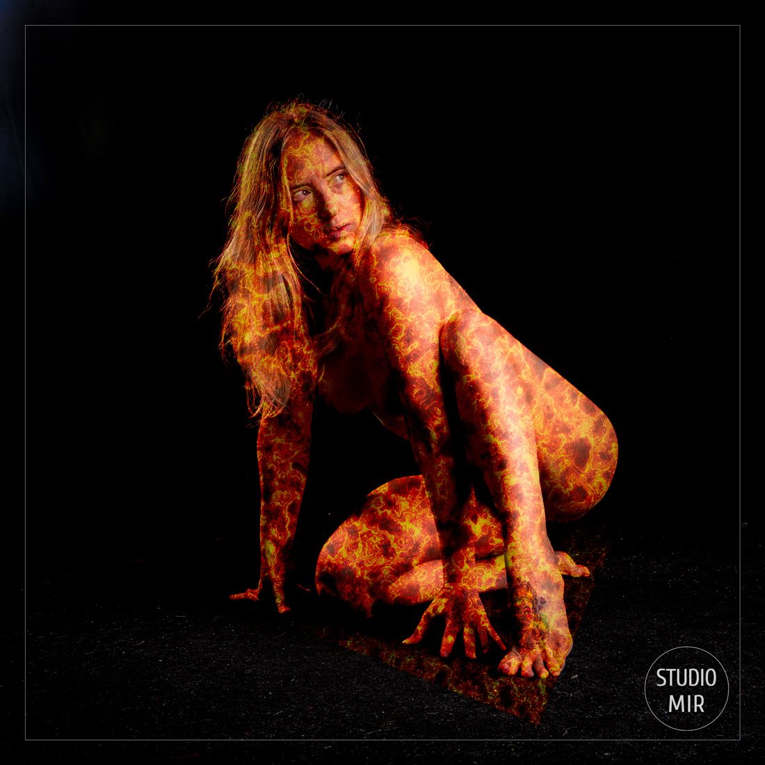 Photographe Boudoir en Ile de France : projection de formes sur le corps