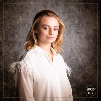 Portrait photo femme en studio près de l’Essonne