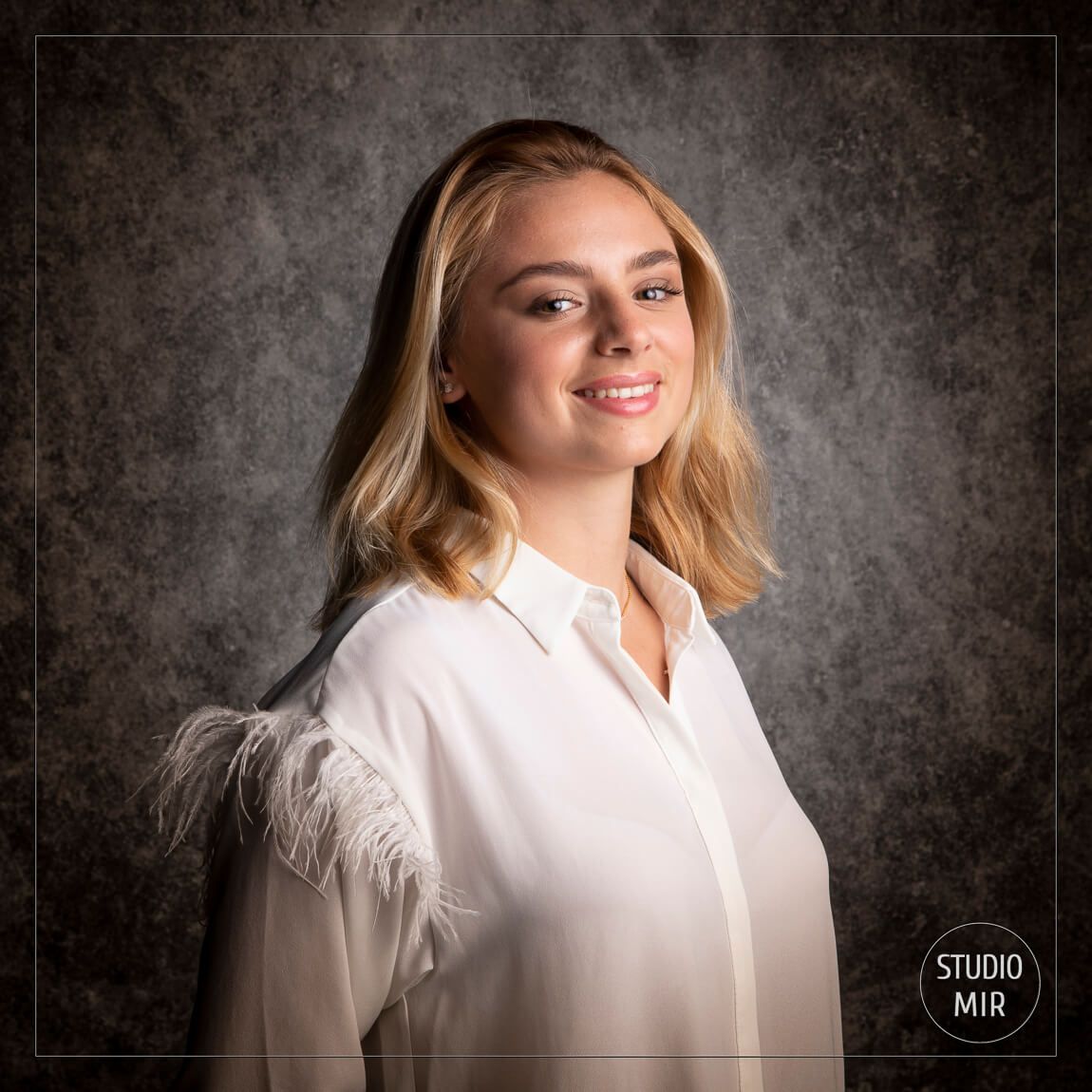 Portrait photo femme en studio près de l’Essonne