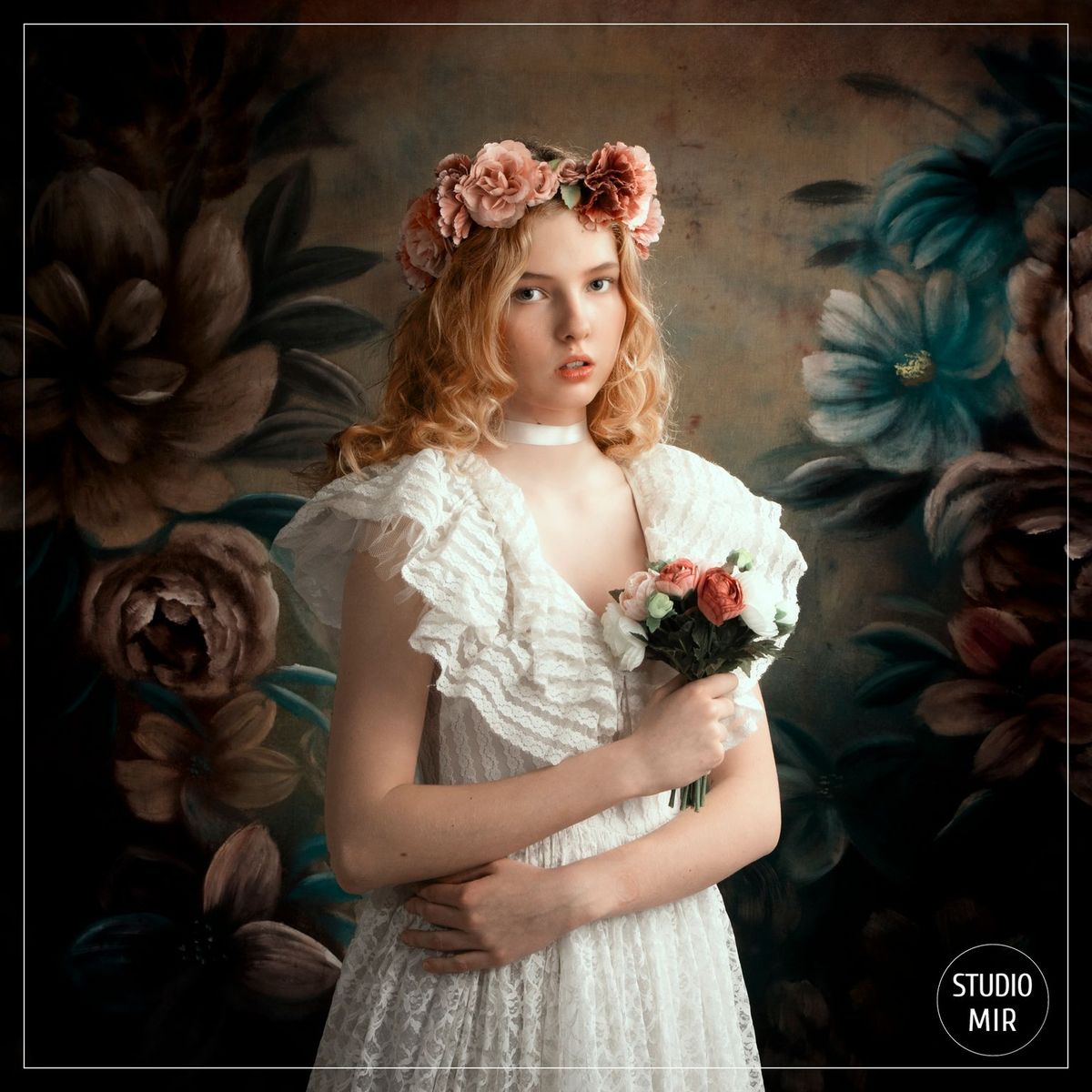 Shooting photo portrait à Paris : fleurs et romantismes en studio