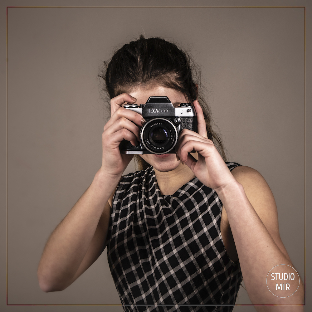 Photographe modèle en studio photo dans le Val de Marne