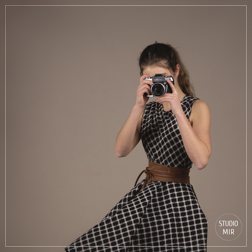 Photographe-modele-studio-photo-dans-le-Val-de-Marne Photographe modèle en studio photo dans le Val de Marne