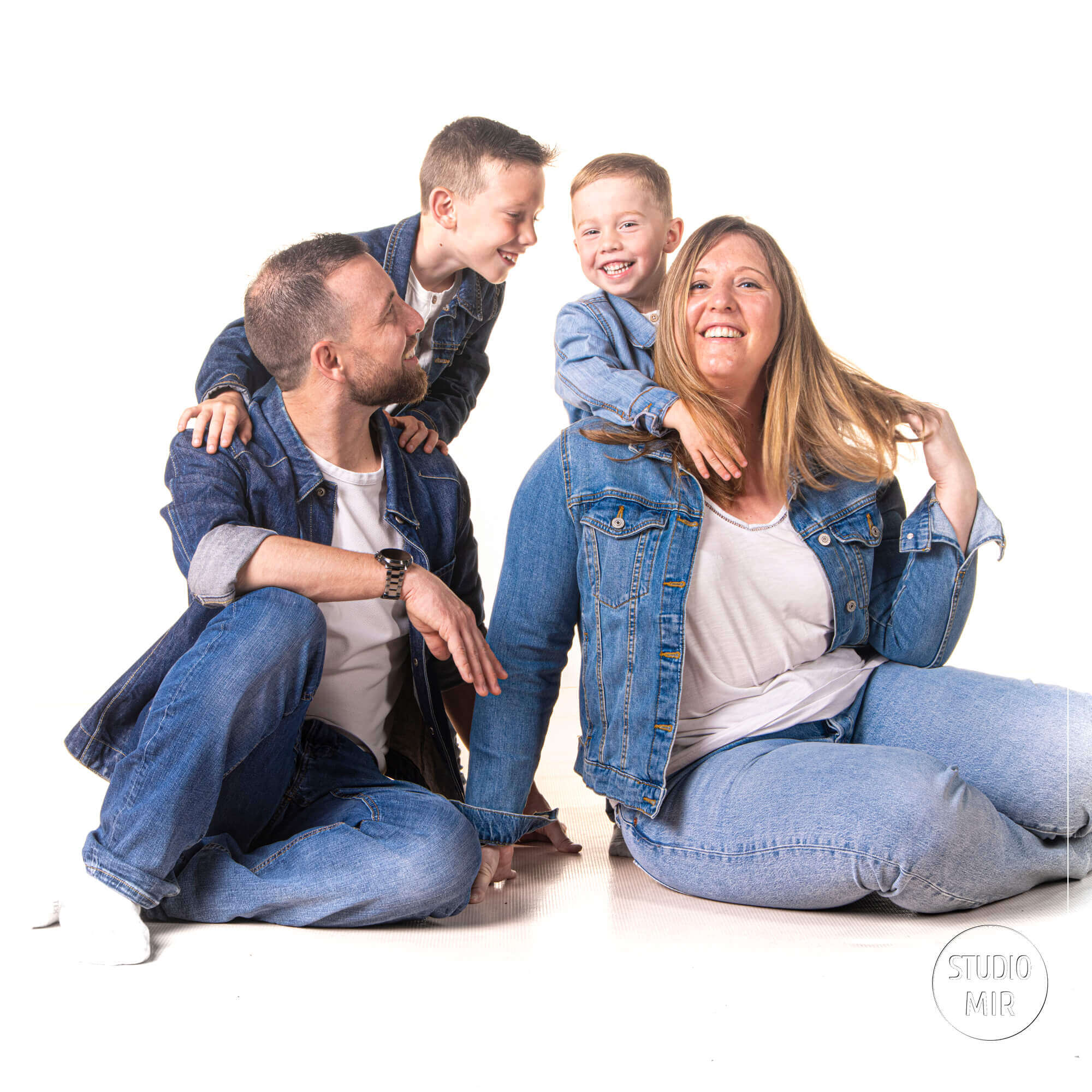 Séance photo en famille en studio dans le 94