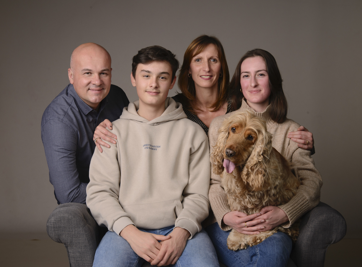 Séance photo en famille avec chien en IDF