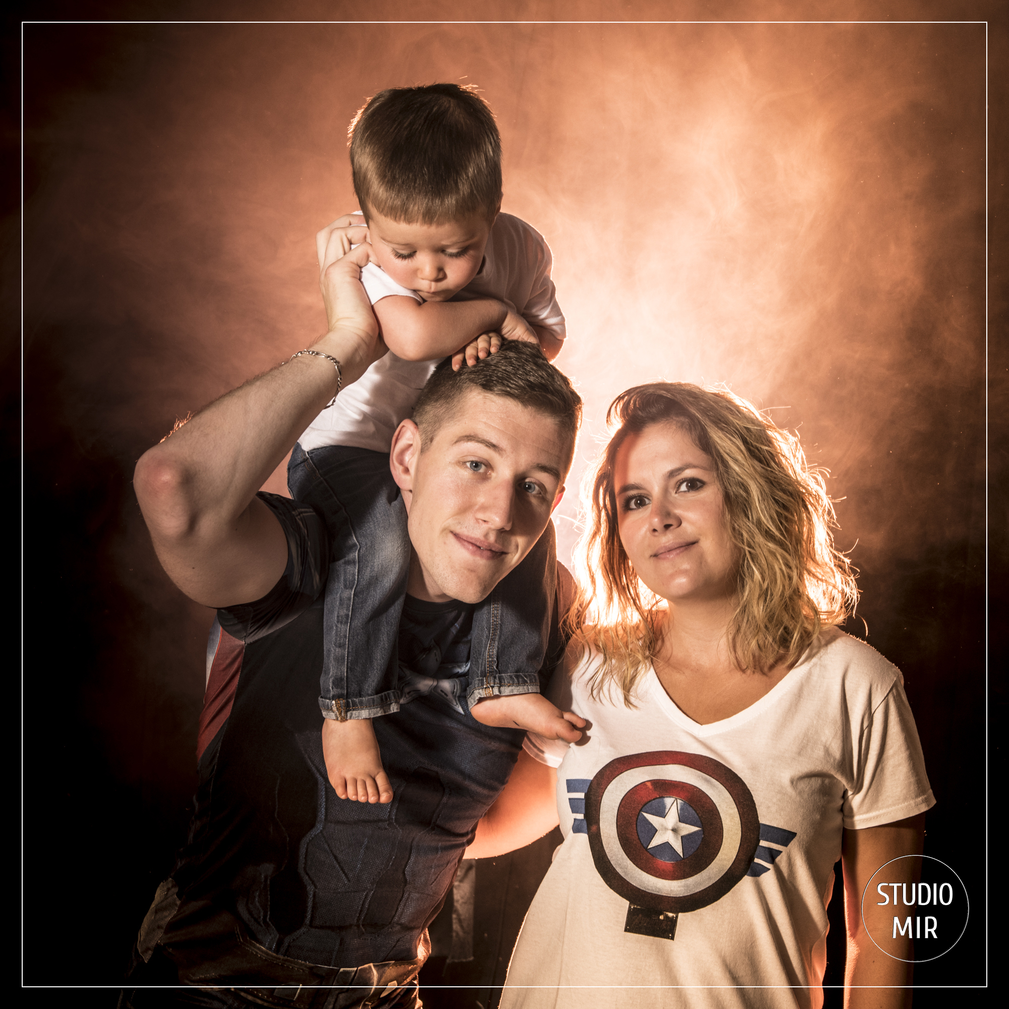 Séance famille à thème au Studio Mir Paris