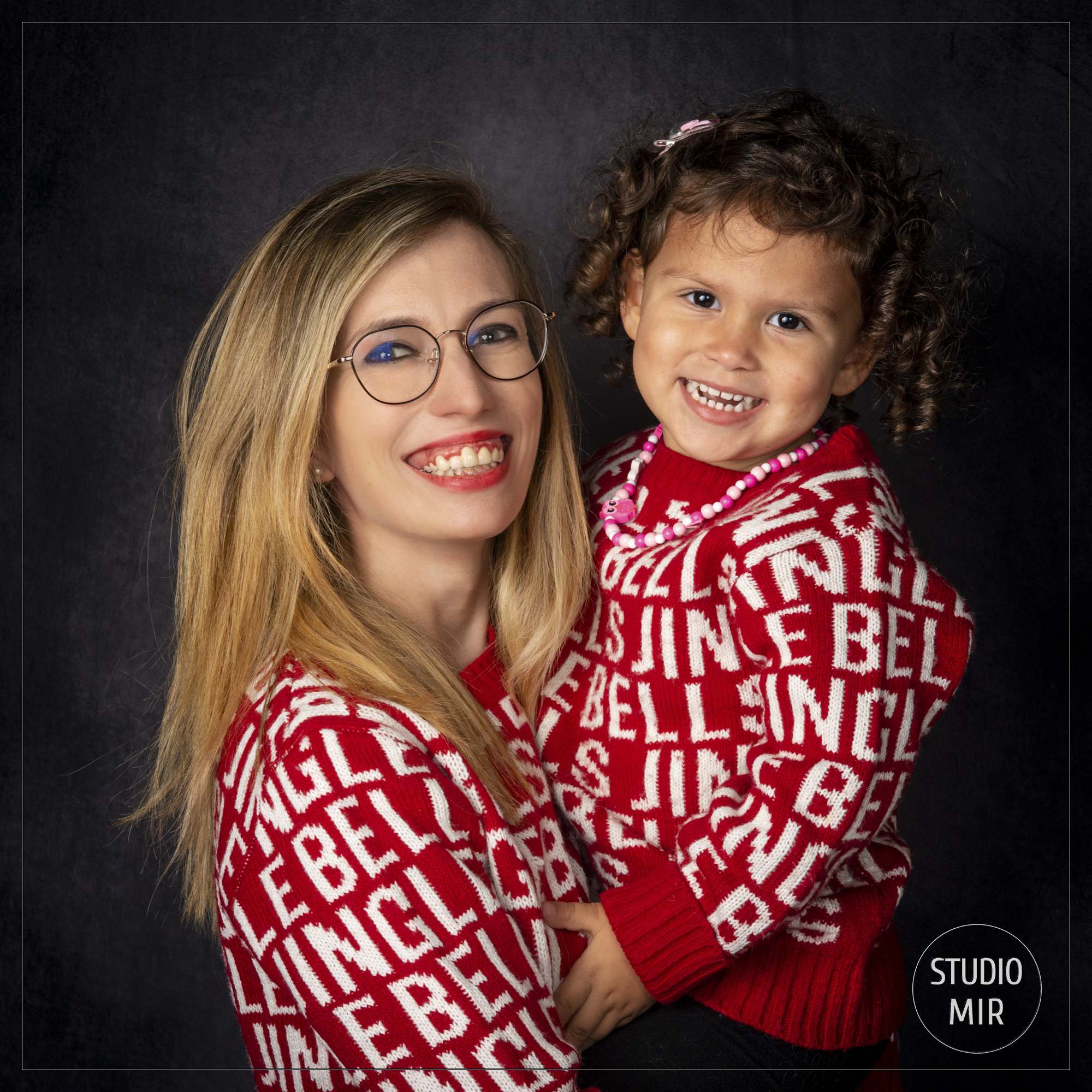 --MIR--88810001 Idée cadeau de Noel en famille dans un studio photo du 94 !