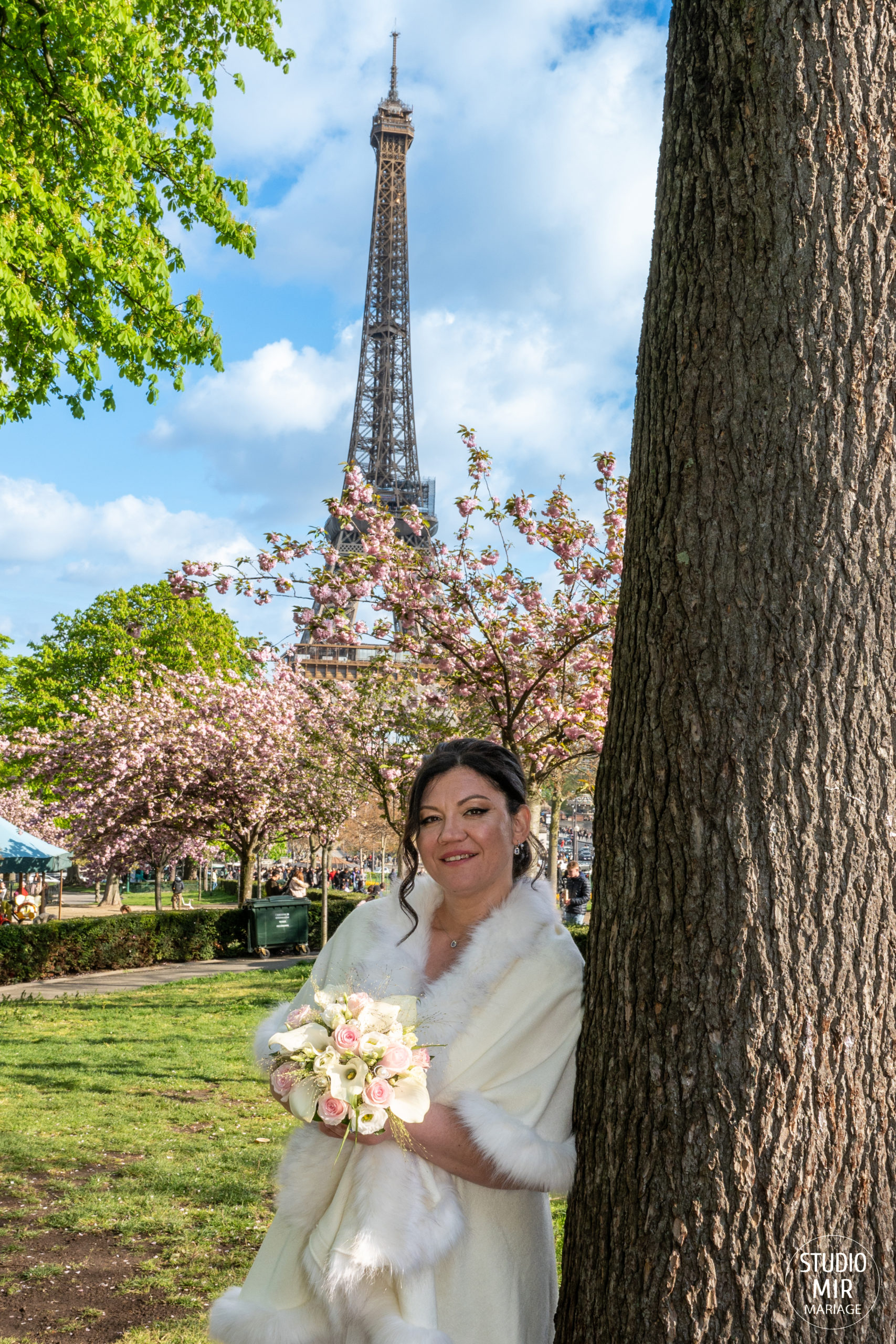 Photo de mariage sur Paris avec vue sur la Tour Eiffel