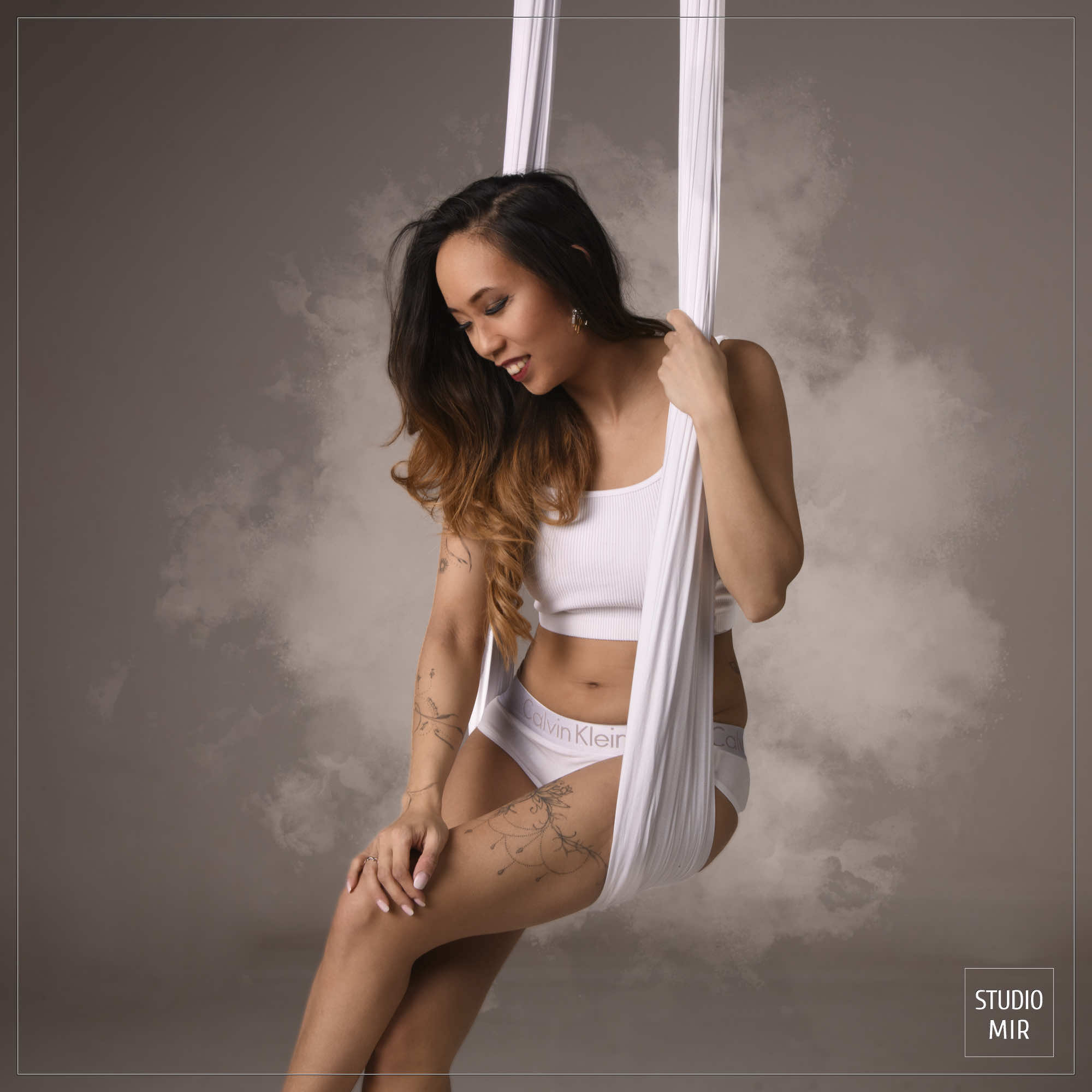 Shooting-boudoir-suspendu-dans-un-draps-en-IDF-1 Shooting boudoir suspendu dans un drap en Île de France